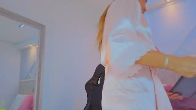 Tayra Pradit online show from 3, 2, 2026