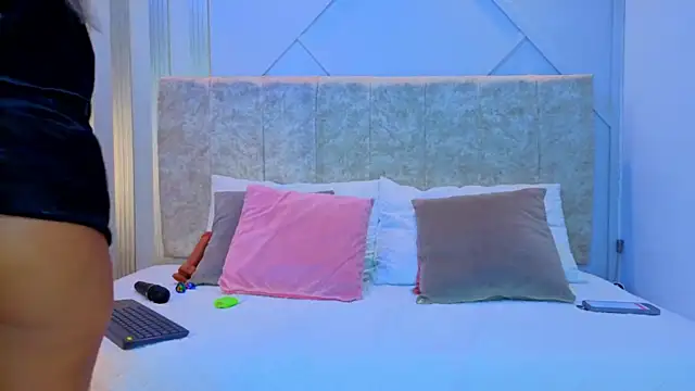 Tayra Pradit online show from 24, 2, 2026