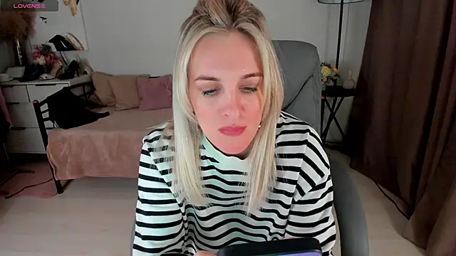 Snapshot of I_D_A chatting on 5, 3, 2025 I D A online show from 5, 3, 2025