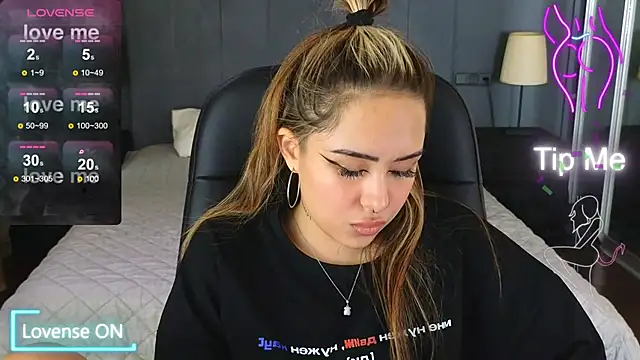 Snapshot of baby__kim chatting on 22, 10, 2025 baby kim online show from 22, 10, 2025