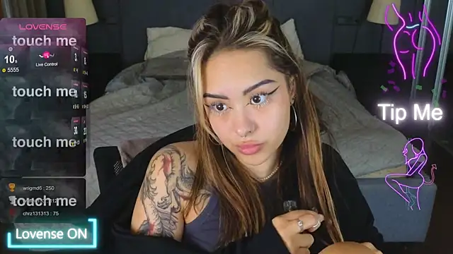 Snapshot of baby__kim chatting on 8, 11, 2025 baby kim online show from 8, 11, 2025