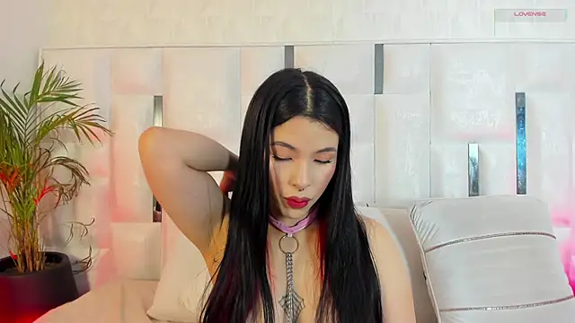 im nika  online show from 18, 11, 2025