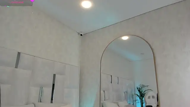 im nika  online show from 22, 9, 2025