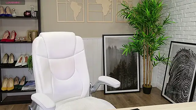 LadyLeea online show from 9, 9, 2025