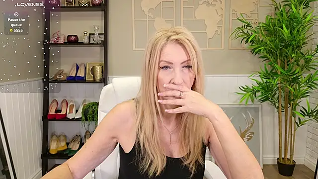 LadyLeea online show from 7, 11, 2025