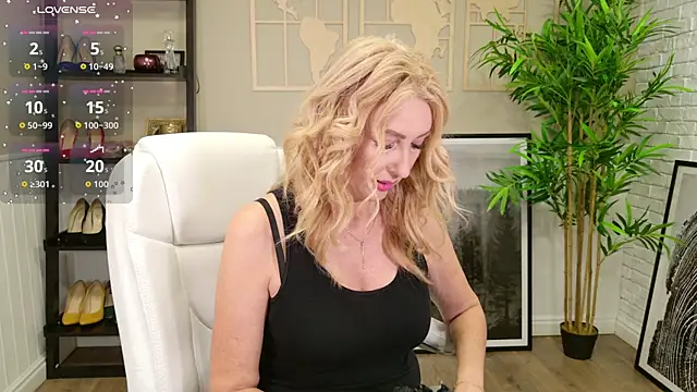 LadyLeea online show from 19, 9, 2025