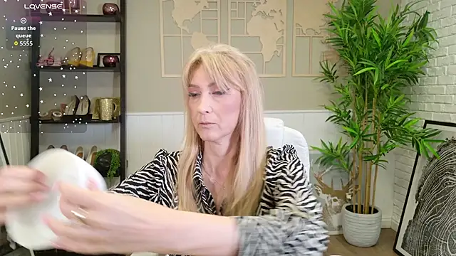 LadyLeea online show from 7, 5, 2026