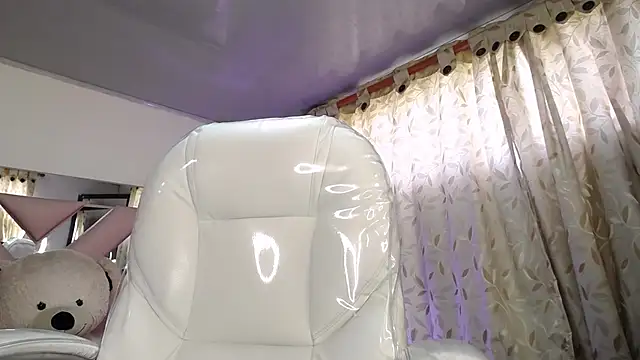 Mia Fischer online show from 10, 11, 2025