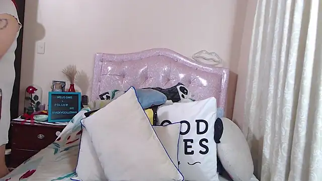 Snapshot of VickyColleman chatting on 15, 3, 2025 VickyColleman online show from 15, 3, 2025