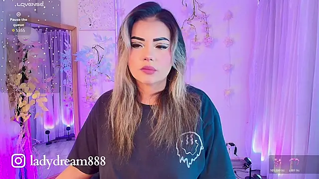 Snapshot of Ladydream1 chatting on 8, 7, 2026 Ladydream1 online show from 8, 7, 2026