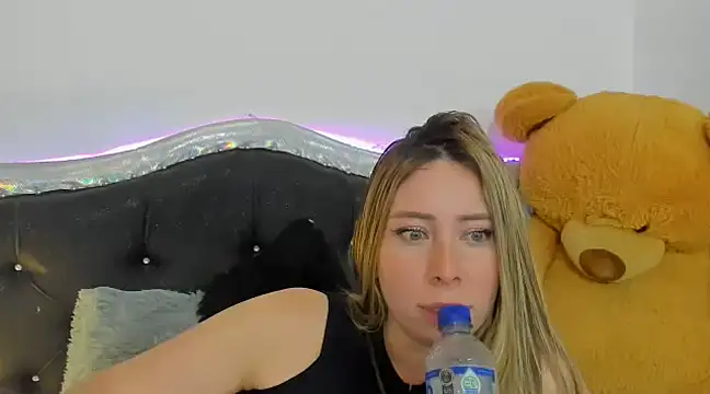 JanneKim online show from 8, 3, 2025