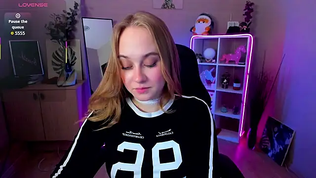 LianaBright online show from 15, 2, 2026