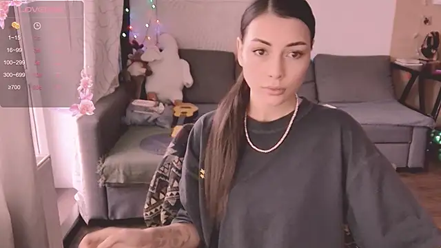 valorant girl online show from 3, 3, 2025