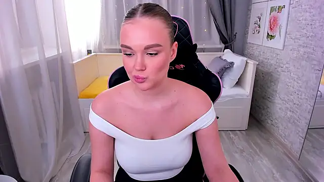 KiraDaring online show from 6, 2, 2025