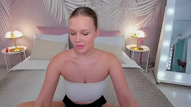 KiraDaring online show from 15, 1, 2025