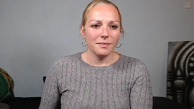 Doucelouve9 online show from 14, 1, 2026