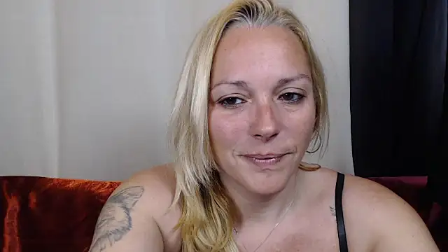 Doucelouve9 online show from 6, 3, 2026