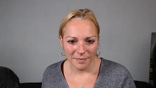 Doucelouve9 online show from 18, 12, 2025