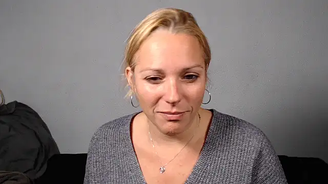 Doucelouve9 online show from 22, 11, 2025