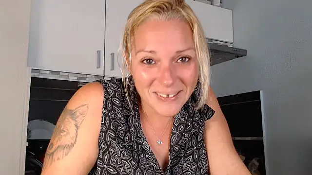 Doucelouve9 online show from 24, 9, 2025