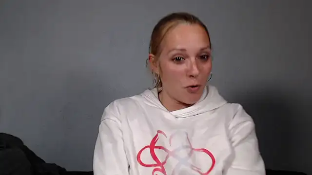 Doucelouve9 online show from 9, 2, 2026