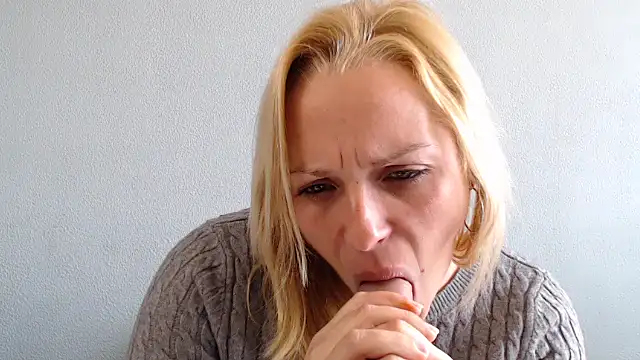 Doucelouve9 online show from 14, 2, 2026