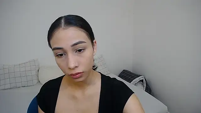 LizzyCox online show from 8, 12, 2024