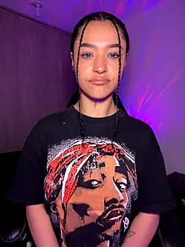 Crystal Dluna online show from 13, 10, 2025