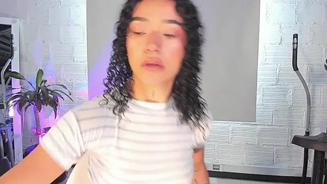 Crystal Dluna online show from 7, 3, 2025