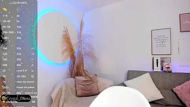 Crystal Dluna online show from 11, 3, 2025