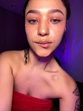 Crystal Dluna online show from 15, 10, 2025