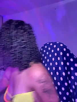 Crystal Dluna online show from 8, 9, 2025