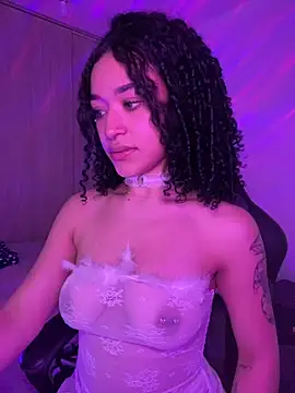 Crystal Dluna online show from 26, 9, 2025