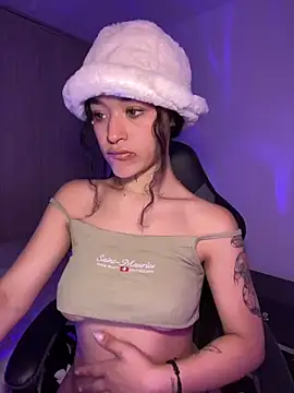 Crystal Dluna online show from 30, 9, 2025