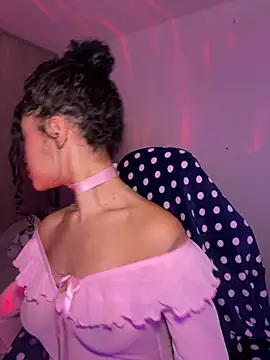 Crystal Dluna online show from 12, 9, 2025