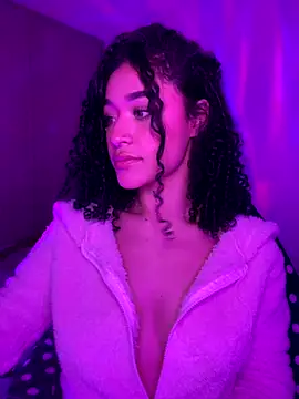 Crystal Dluna online show from 11, 9, 2025