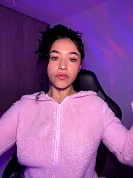 Crystal Dluna online show from 27, 9, 2025