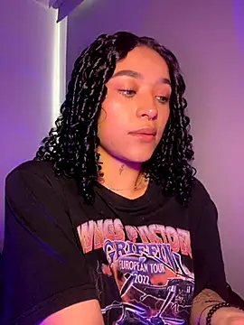 Crystal Dluna online show from 23, 9, 2025