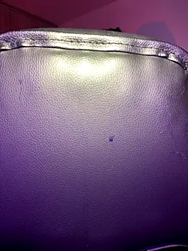 Crystal Dluna online show from 29, 10, 2025