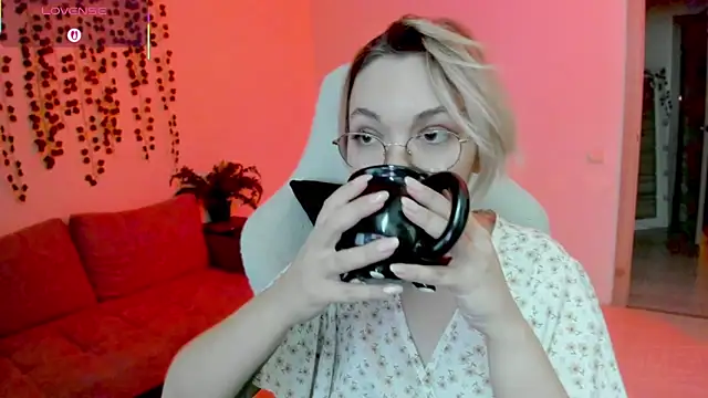 Snapshot of whoa-hoa-hoa-hoa-hoa chatting on 4, 11, 2025 whoa-hoa-hoa-hoa-hoa online show from 4, 11, 2025