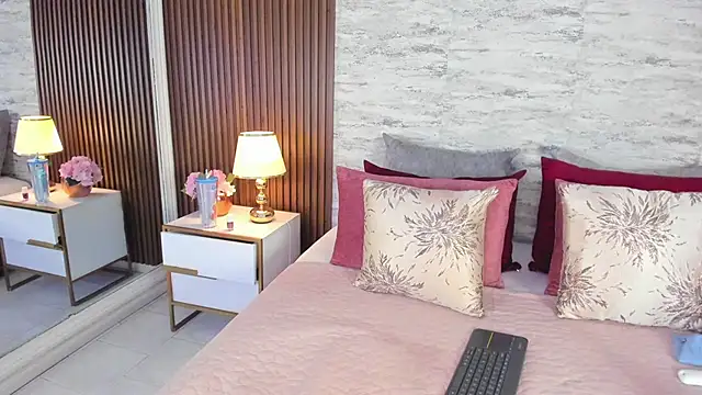 MadisonHunter2024 online show from 9, 1, 2026