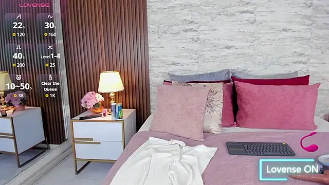 MadisonHunter2024 online show from 13, 12, 2025