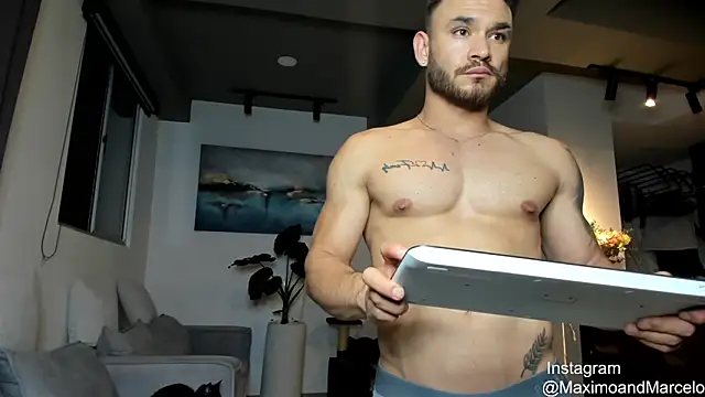 Maximo Marcelo online show from 25, 2, 2025