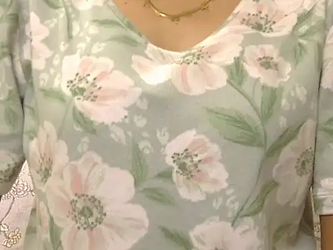 Snapshot of _FluffyHxney_ chatting on 9, 10, 2025 FluffyHxney online show from 9, 10, 2025