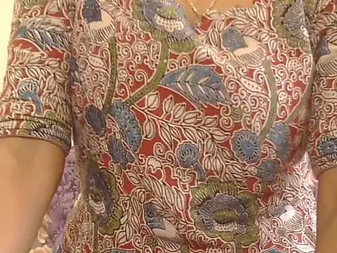 Snapshot of _FluffyHxney_ chatting on 5, 10, 2025 FluffyHxney online show from 5, 10, 2025