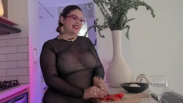 Candelariia  online show from 6, 3, 2025