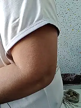 milf-kaira online show from 7, 1, 2025