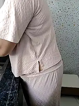 milf-kaira online show from 28, 1, 2025