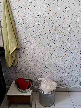 milf-kaira online show from 23, 1, 2025