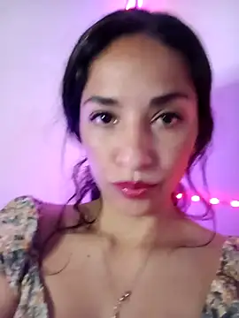 Snapshot of chloewildd_ chatting on 8, 4, 2026 chloewildd online show from 8, 4, 2026